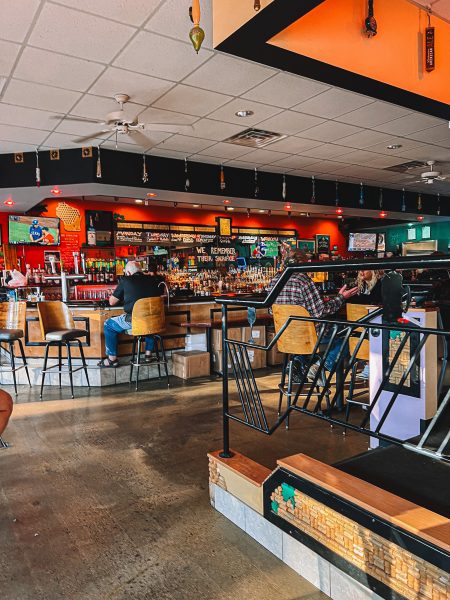 A group of people are sitting at a table in a restaurant.